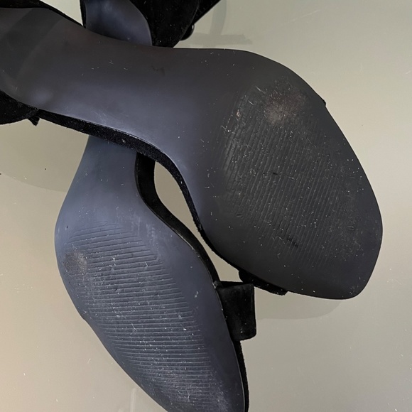 Steve Madden Ankle Strap Luxe Heeled Sandal Black Suede 7.5 PERFECT Condition - Picture 9 of 16